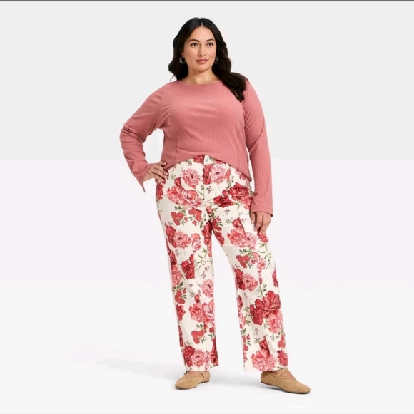 Women\'s High-Rise Straight Leg Jeans - Ava & Viv Rose Print 16